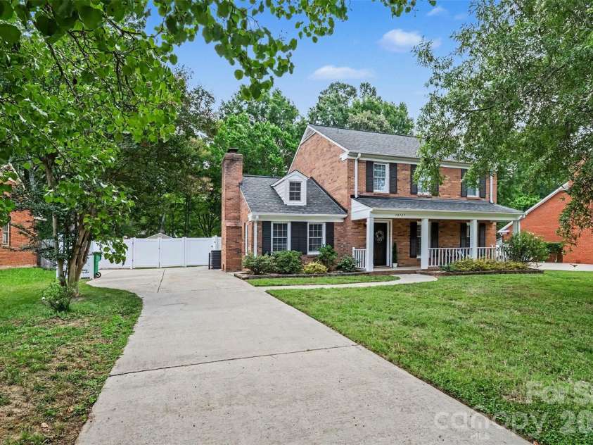 10727 Colony Woods Drive, Charlotte, NC 28277.  MLS# CAR4391498, YatesRealty ID 39938. 