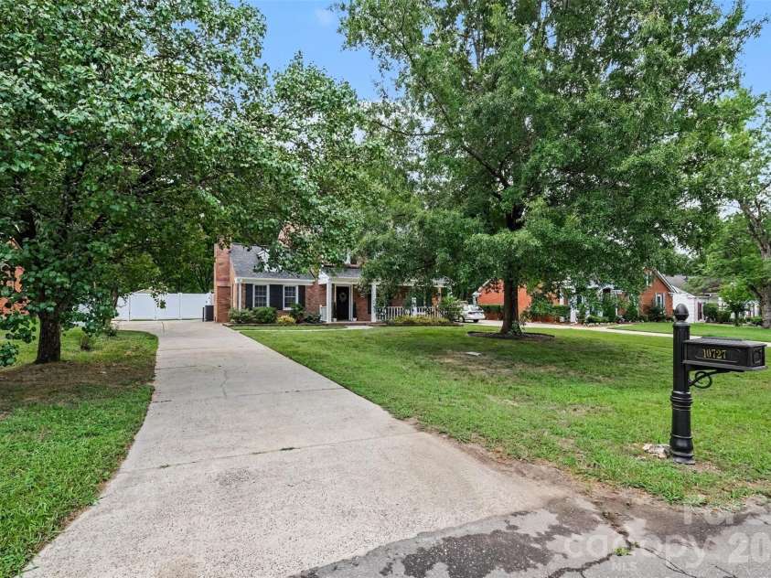 10727 Colony Woods Drive, Charlotte, NC 28277.  MLS# CAR4391498, YatesRealty ID 39938. 