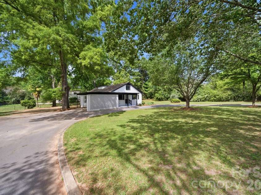 907 Amelia Street, Newberry, SC 29108.  MLS# CAR4381432, YatesRealty ID 39940. 