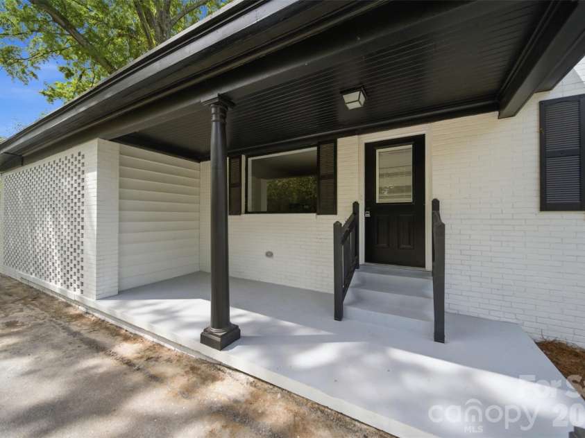 907 Amelia Street, Newberry, SC 29108.  MLS# CAR4381432, YatesRealty ID 39940. 