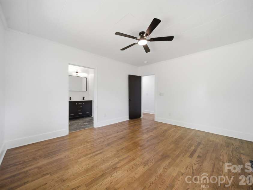 907 Amelia Street, Newberry, SC 29108.  MLS# CAR4381432, YatesRealty ID 39940. 