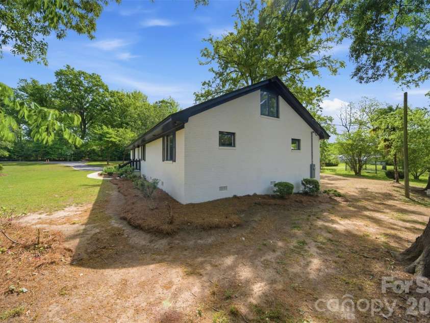 907 Amelia Street, Newberry, SC 29108.  MLS# CAR4381432, YatesRealty ID 39940. 