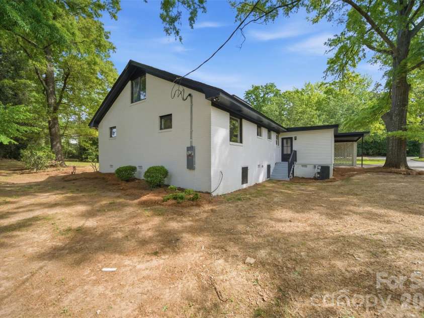 907 Amelia Street, Newberry, SC 29108.  MLS# CAR4381432, YatesRealty ID 39940. 
