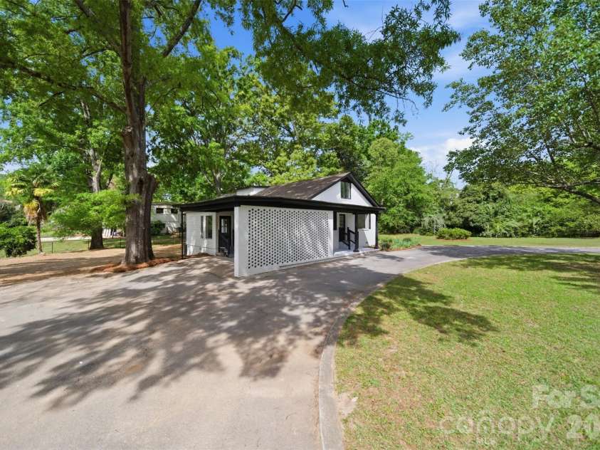 907 Amelia Street, Newberry, SC 29108.  MLS# CAR4381432, YatesRealty ID 39940. 