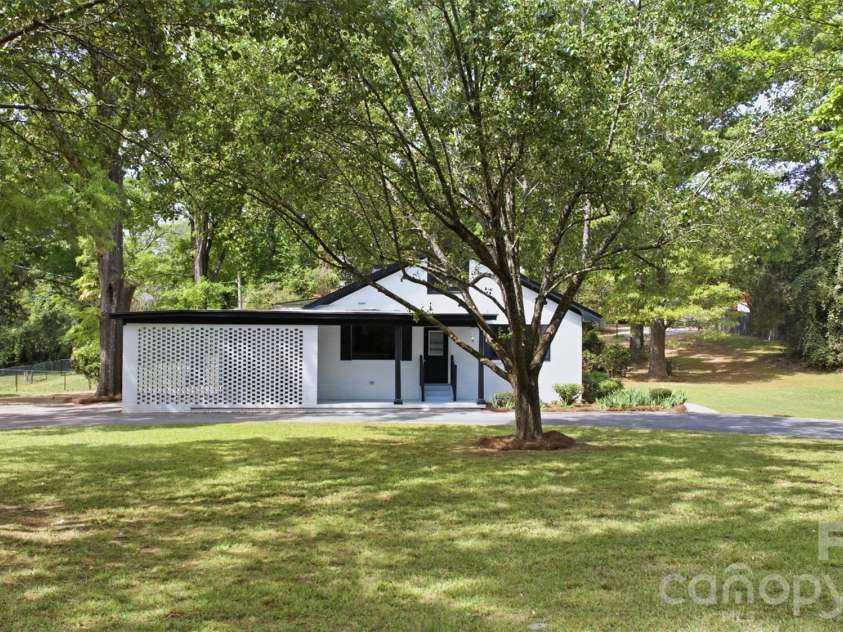 907 Amelia Street, Newberry, SC 29108.  MLS# CAR4381432, YatesRealty ID 39940. 