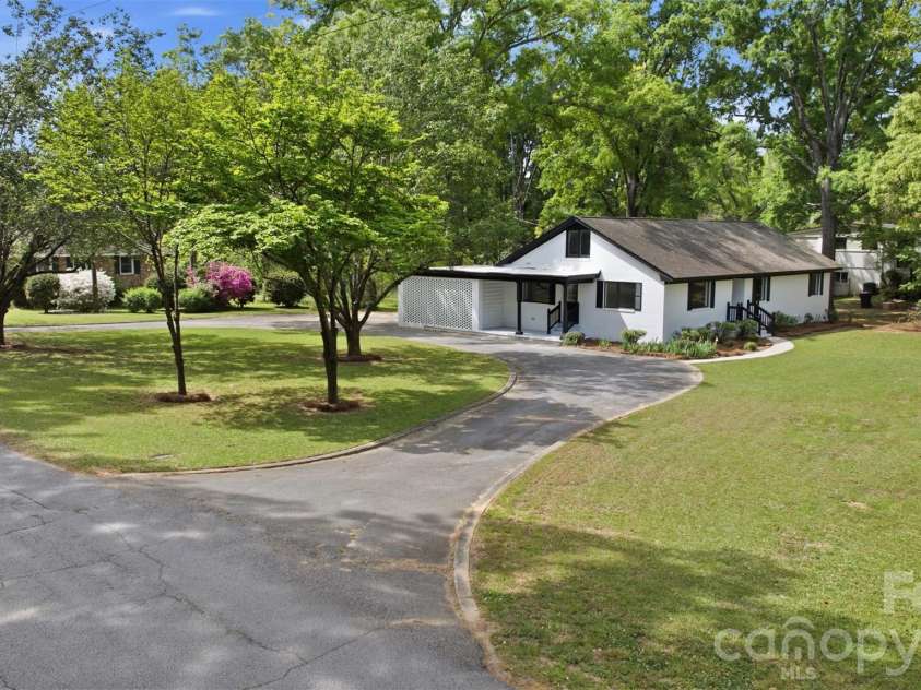907 Amelia Street, Newberry, SC 29108.  MLS# CAR4381432, YatesRealty ID 39940. 