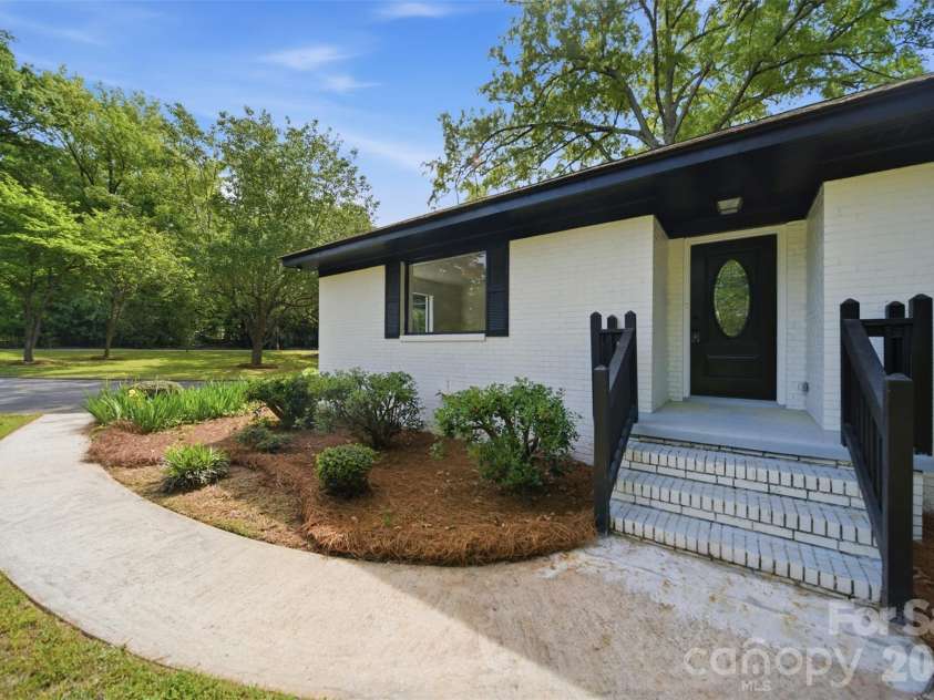 907 Amelia Street, Newberry, SC 29108.  MLS# CAR4381432, YatesRealty ID 39940. 