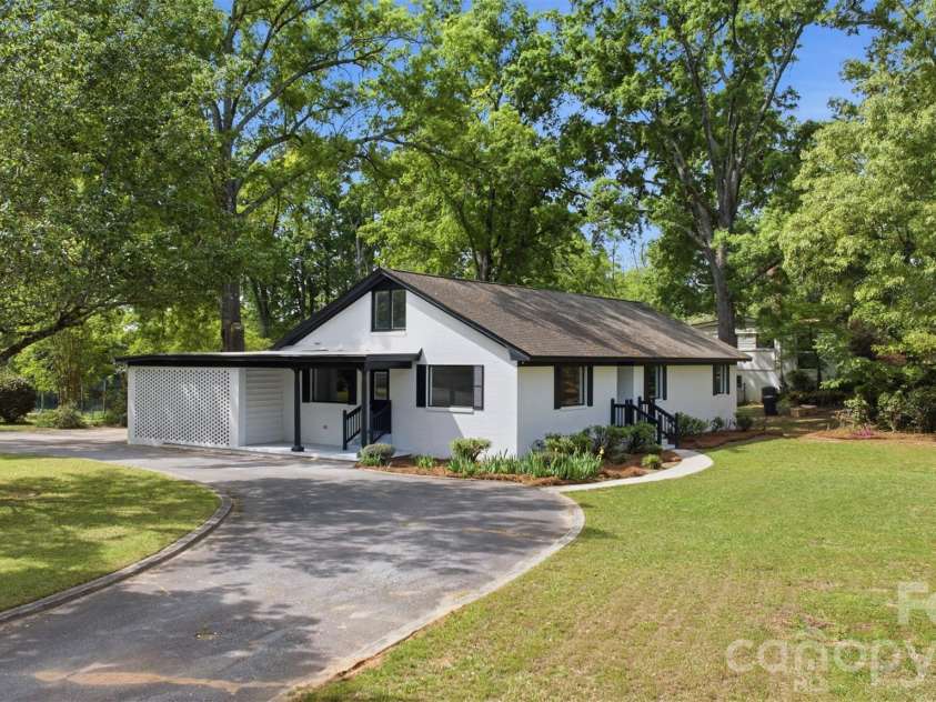 907 Amelia Street, Newberry, SC 29108.  MLS# CAR4381432, YatesRealty ID 39940. 