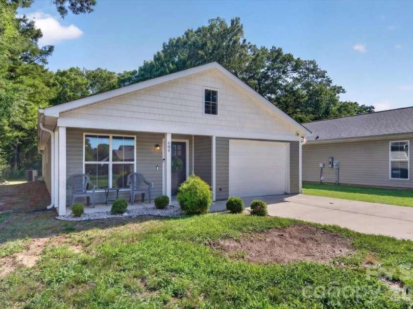 684 Union Cemetery Road, Concord, NC 28027.  MLS# CAR4403561, YatesRealty ID 39941. Front patio