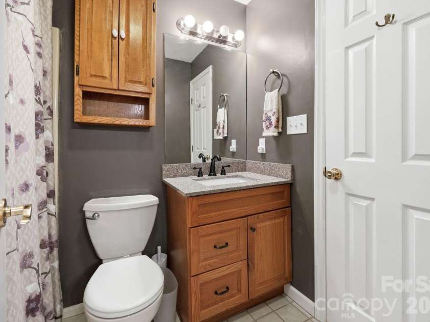 1503 Abbey Circle, Asheville, NC 28805.  MLS# CAR4405108, YatesRealty ID 39942. Bathroom 2