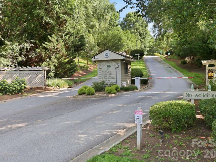 1503 Abbey Circle, Asheville, NC 28805.  MLS# CAR4405108, YatesRealty ID 39942. Community Access