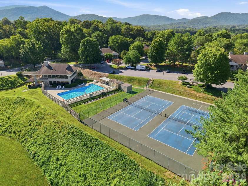 1503 Abbey Circle, Asheville, NC 28805.  MLS# CAR4405108, YatesRealty ID 39942. Community Amenities