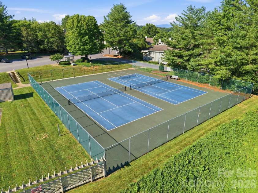 1503 Abbey Circle, Asheville, NC 28805.  MLS# CAR4405108, YatesRealty ID 39942. Community Amenities