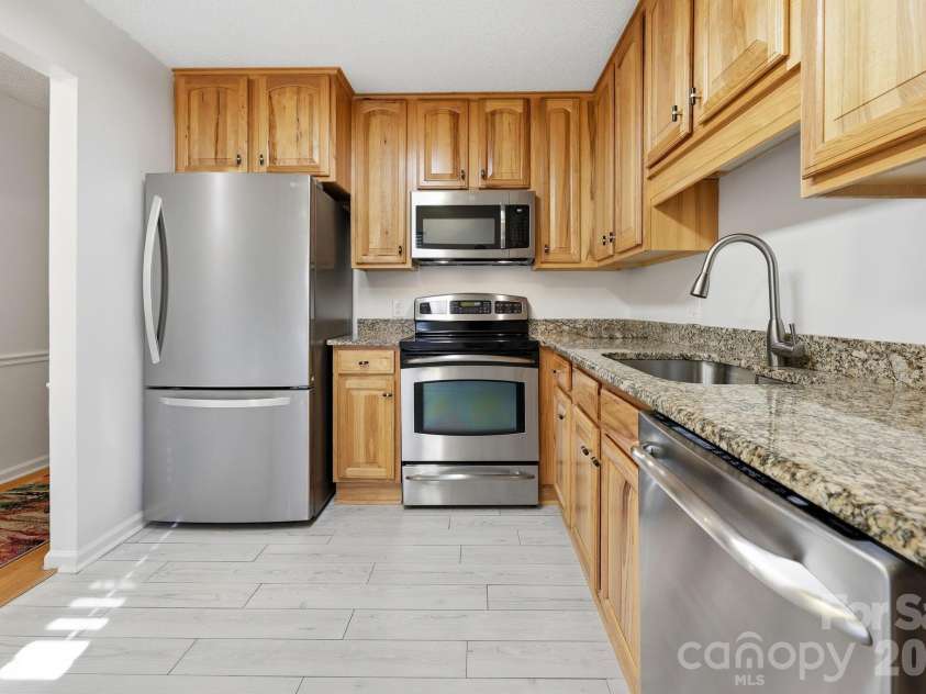 1503 Abbey Circle, Asheville, NC 28805.  MLS# CAR4405108, YatesRealty ID 39942. Kitchen