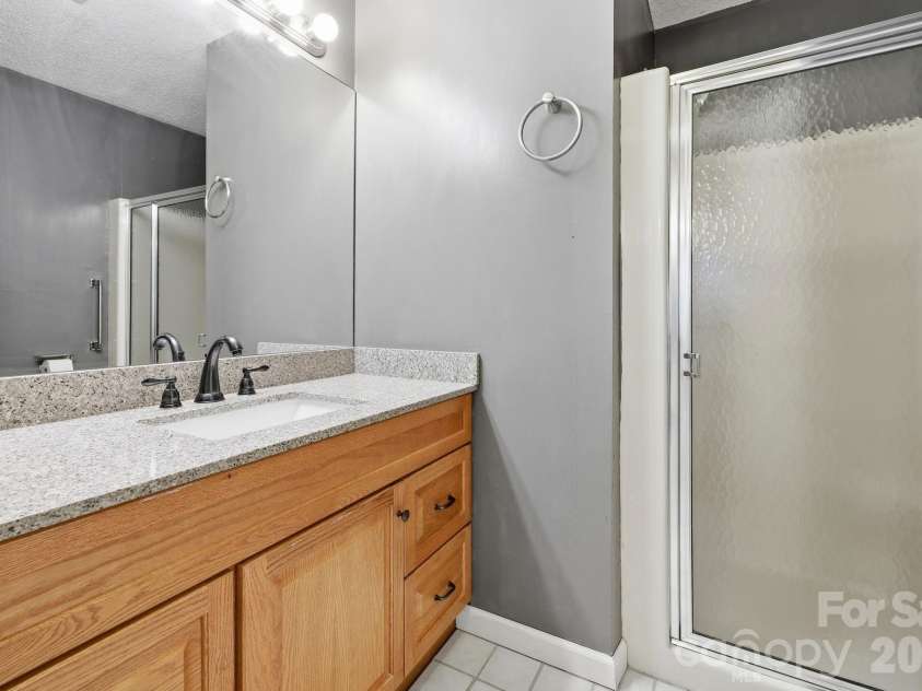 1503 Abbey Circle, Asheville, NC 28805.  MLS# CAR4405108, YatesRealty ID 39942. Primary Bathroom