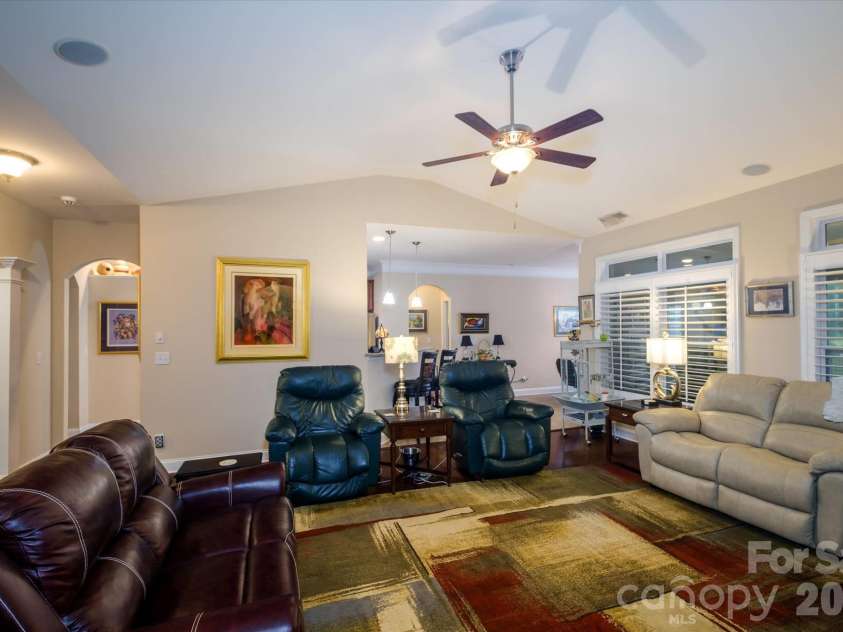 4804 Star Hill Lane, Charlotte, NC 28214.  MLS# CAR4403780, YatesRealty ID 39943. 