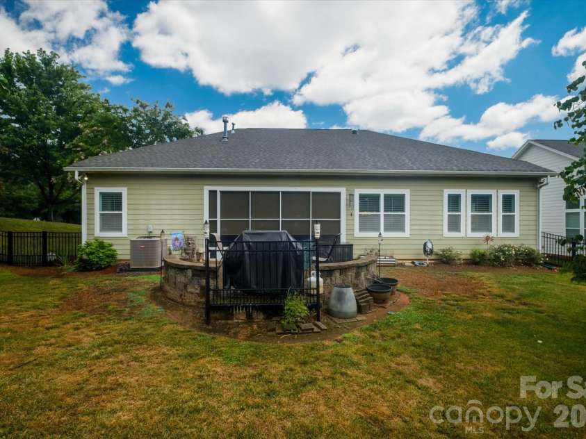 4804 Star Hill Lane, Charlotte, NC 28214.  MLS# CAR4403780, YatesRealty ID 39943. 