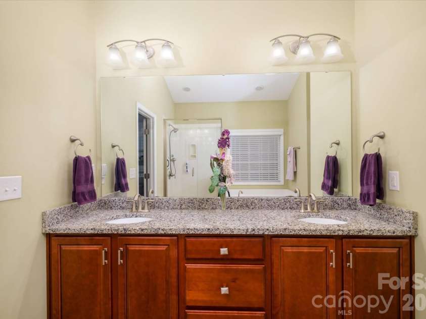 4804 Star Hill Lane, Charlotte, NC 28214.  MLS# CAR4403780, YatesRealty ID 39943. 