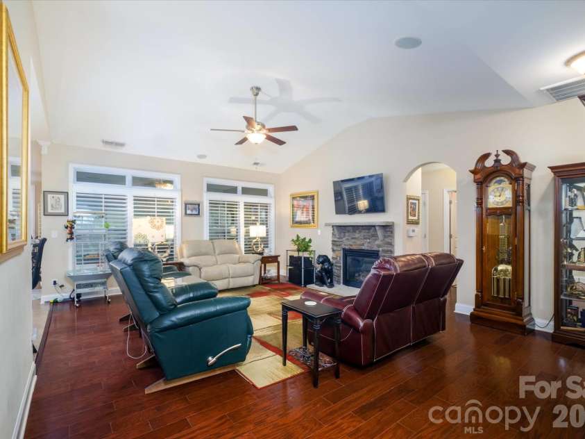 4804 Star Hill Lane, Charlotte, NC 28214.  MLS# CAR4403780, YatesRealty ID 39943. 
