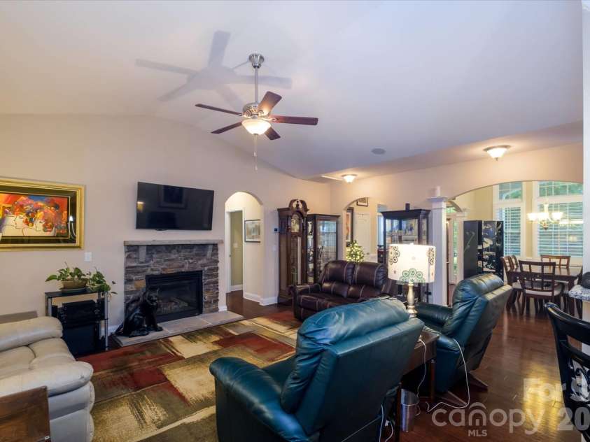 4804 Star Hill Lane, Charlotte, NC 28214.  MLS# CAR4403780, YatesRealty ID 39943. 