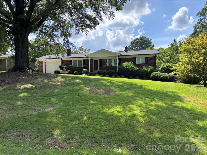 315 Tiffany Street, Concord, NC 28027.  MLS# CAR4403437, YatesRealty ID 39944. Brick ranch on almost a half acre