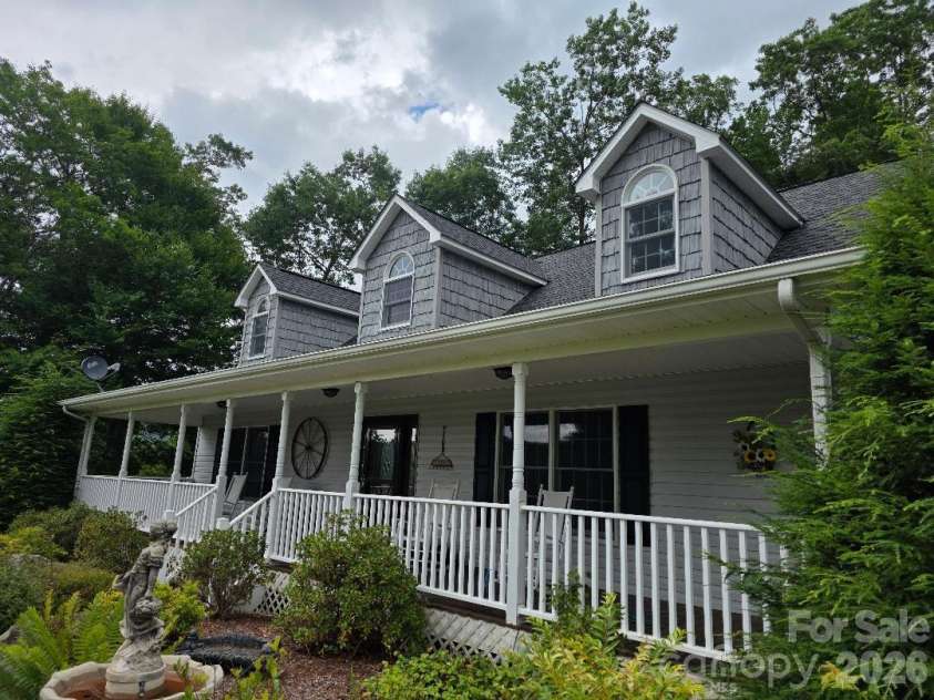 225 White Oak Road, Burnsville, NC 28714.  MLS# CAR4406965, YatesRealty ID 39945. 