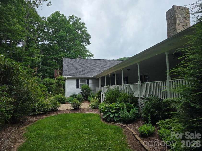 225 White Oak Road, Burnsville, NC 28714.  MLS# CAR4406965, YatesRealty ID 39945. 