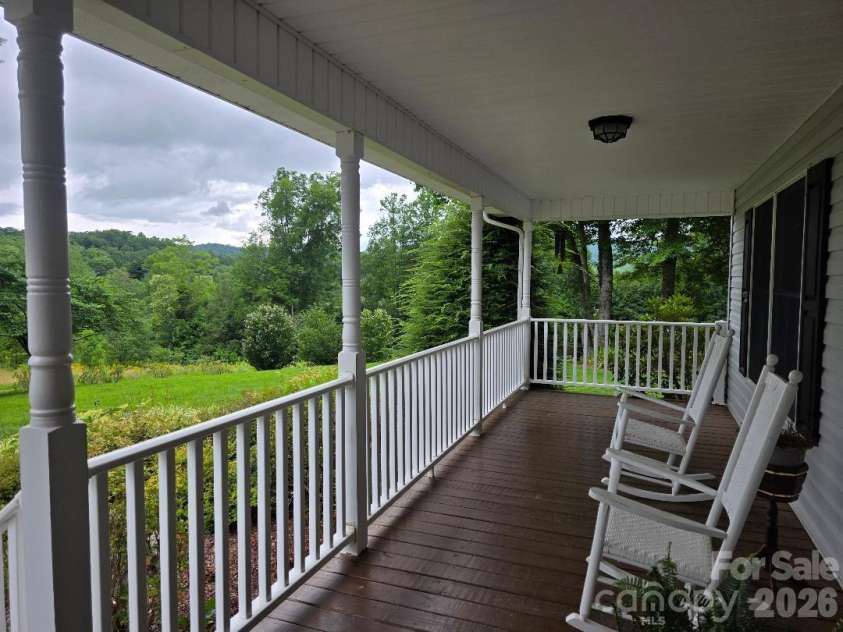 225 White Oak Road, Burnsville, NC 28714.  MLS# CAR4406965, YatesRealty ID 39945. 