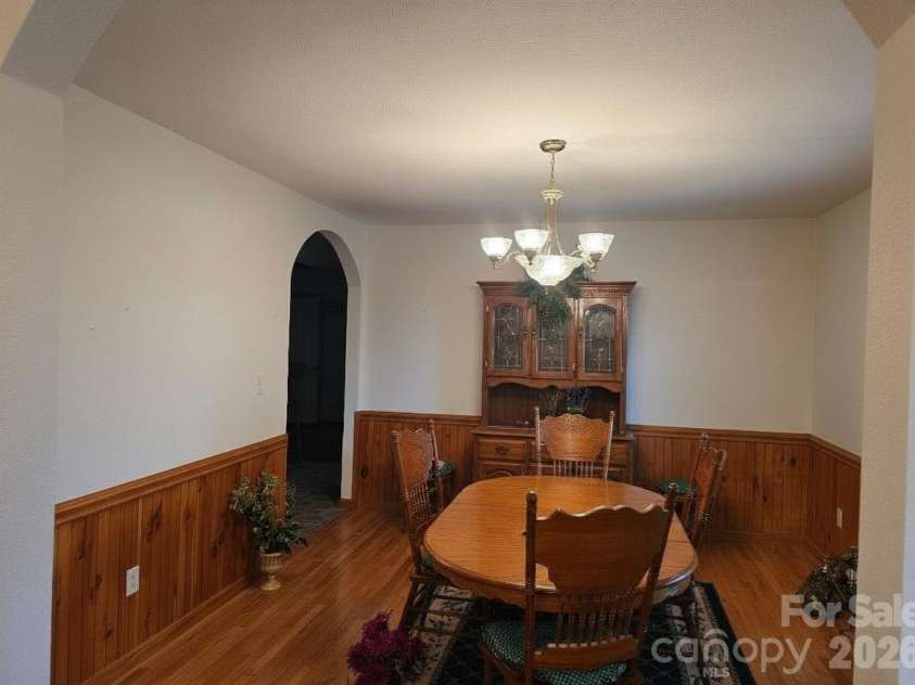 225 White Oak Road, Burnsville, NC 28714.  MLS# CAR4406965, YatesRealty ID 39945. 