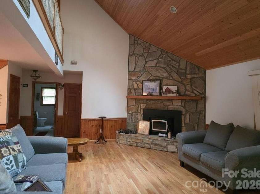 225 White Oak Road, Burnsville, NC 28714.  MLS# CAR4406965, YatesRealty ID 39945. 