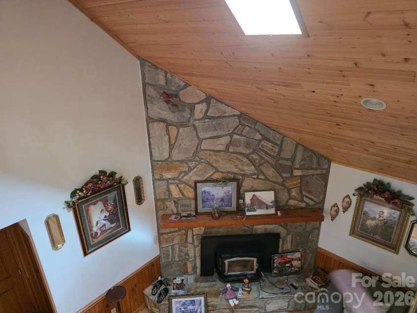 225 White Oak Road, Burnsville, NC 28714.  MLS# CAR4406965, YatesRealty ID 39945. 