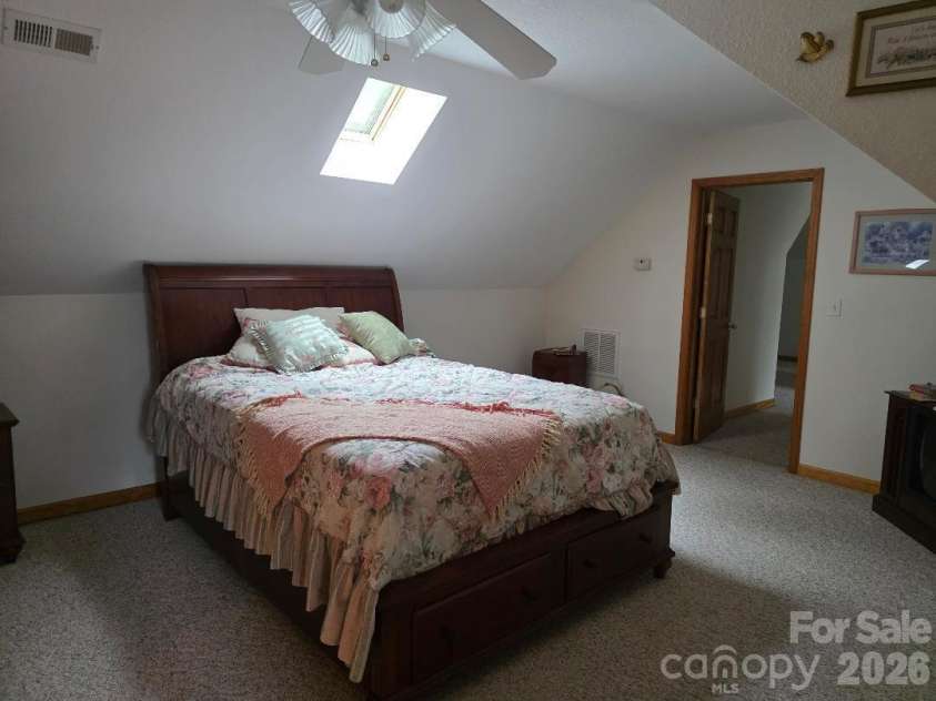 225 White Oak Road, Burnsville, NC 28714.  MLS# CAR4406965, YatesRealty ID 39945. 