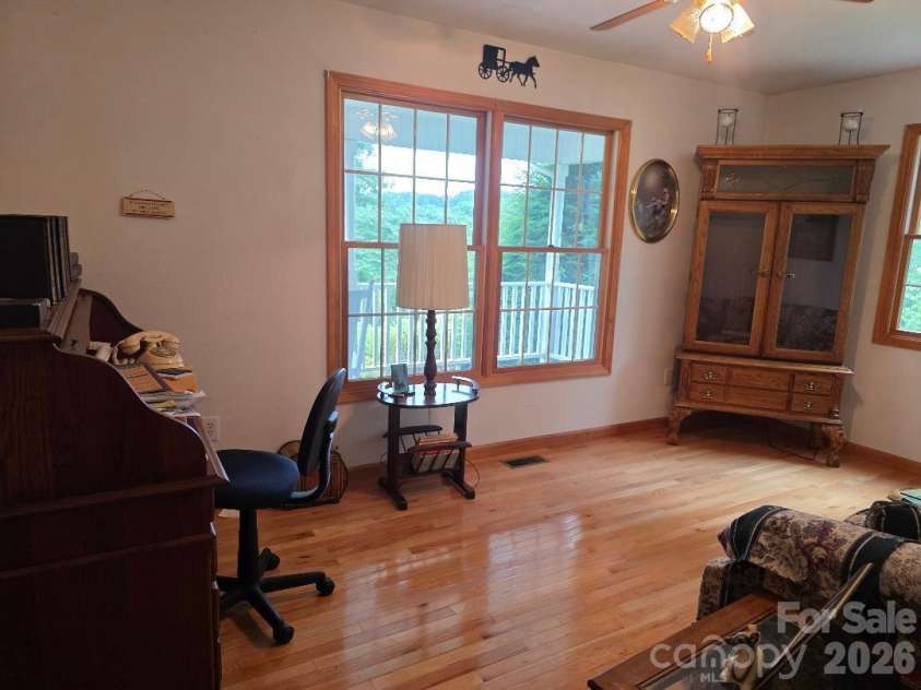 225 White Oak Road, Burnsville, NC 28714.  MLS# CAR4406965, YatesRealty ID 39945. 