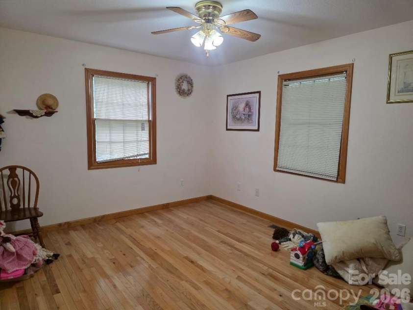 225 White Oak Road, Burnsville, NC 28714.  MLS# CAR4406965, YatesRealty ID 39945. 