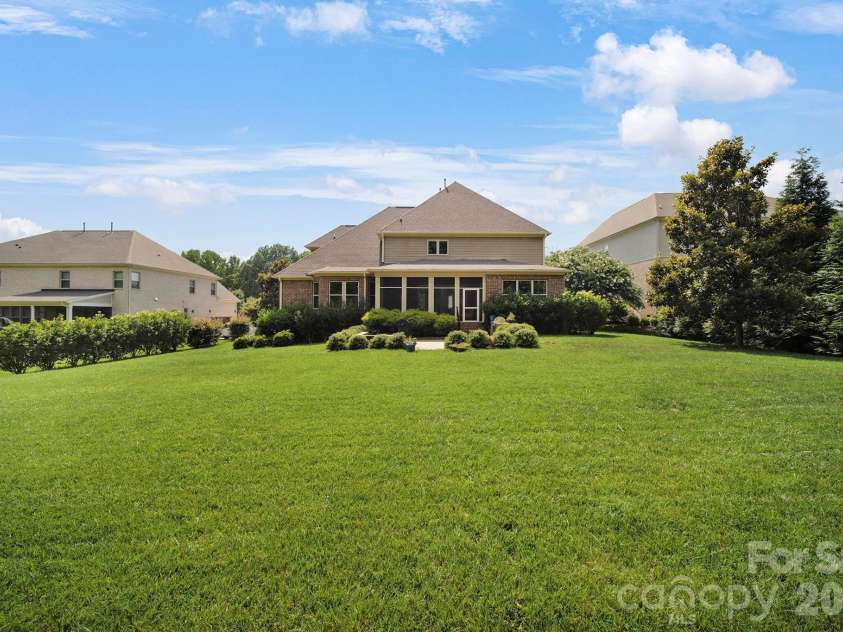105 Highclere Drive, Waxhaw, NC 28173.  MLS# CAR4399731, YatesRealty ID 39946. 