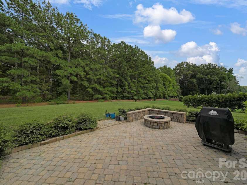 105 Highclere Drive, Waxhaw, NC 28173.  MLS# CAR4399731, YatesRealty ID 39946. 