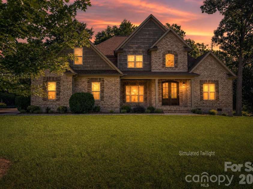 708 Players Ridge Road, Hickory, NC 28601.  MLS# CAR4405752, YatesRealty ID 39947. 