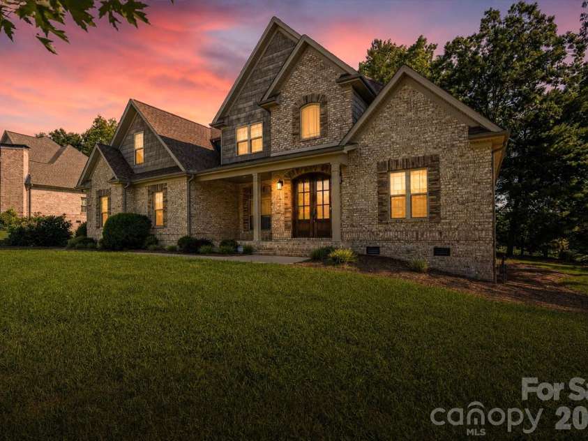 708 Players Ridge Road, Hickory, NC 28601.  MLS# CAR4405752, YatesRealty ID 39947. 