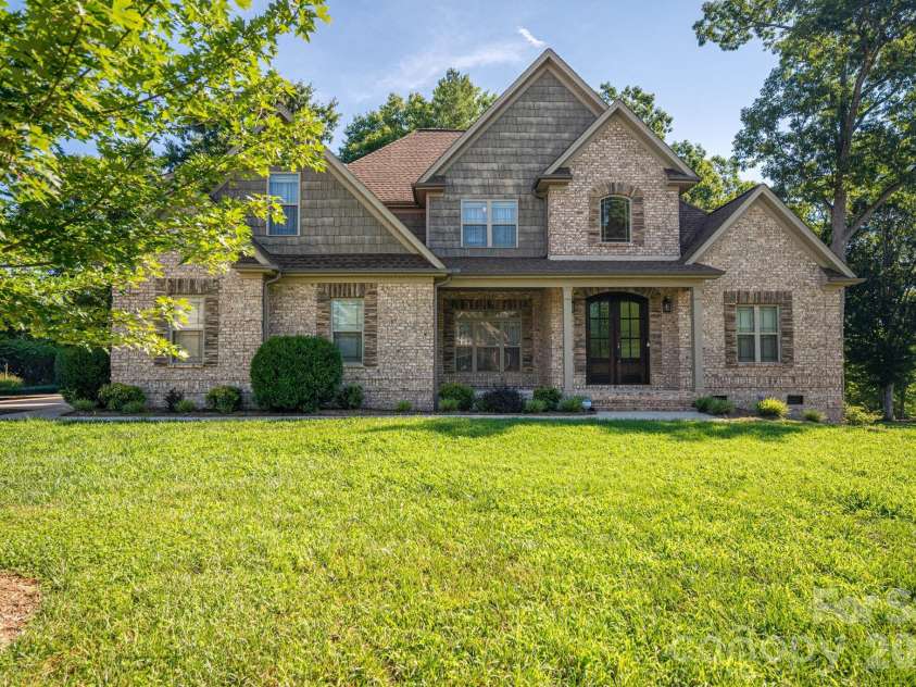 708 Players Ridge Road, Hickory, NC 28601.  MLS# CAR4405752, YatesRealty ID 39947. 