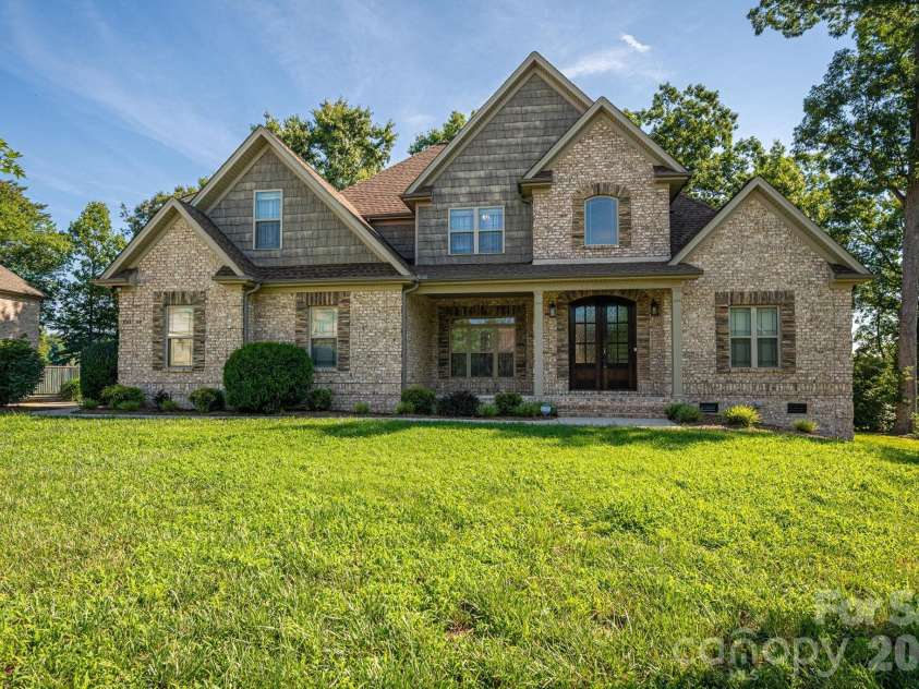 708 Players Ridge Road, Hickory, NC 28601.  MLS# CAR4405752, YatesRealty ID 39947. 