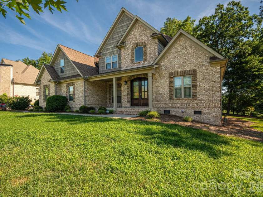 708 Players Ridge Road, Hickory, NC 28601.  MLS# CAR4405752, YatesRealty ID 39947. 