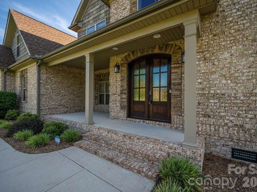 708 Players Ridge Road, Hickory, NC 28601.  MLS# CAR4405752, YatesRealty ID 39947. 