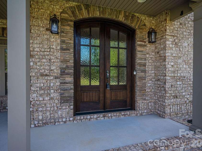 708 Players Ridge Road, Hickory, NC 28601.  MLS# CAR4405752, YatesRealty ID 39947. 