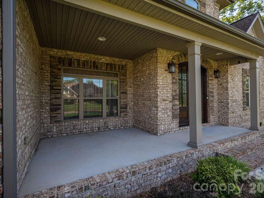708 Players Ridge Road, Hickory, NC 28601.  MLS# CAR4405752, YatesRealty ID 39947. 