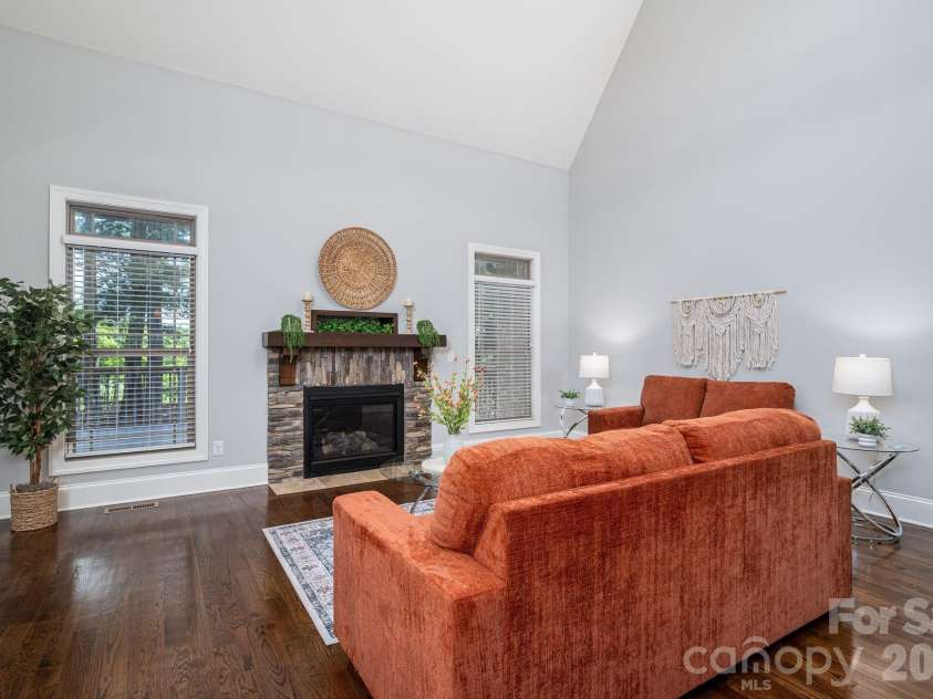 708 Players Ridge Road, Hickory, NC 28601.  MLS# CAR4405752, YatesRealty ID 39947. 