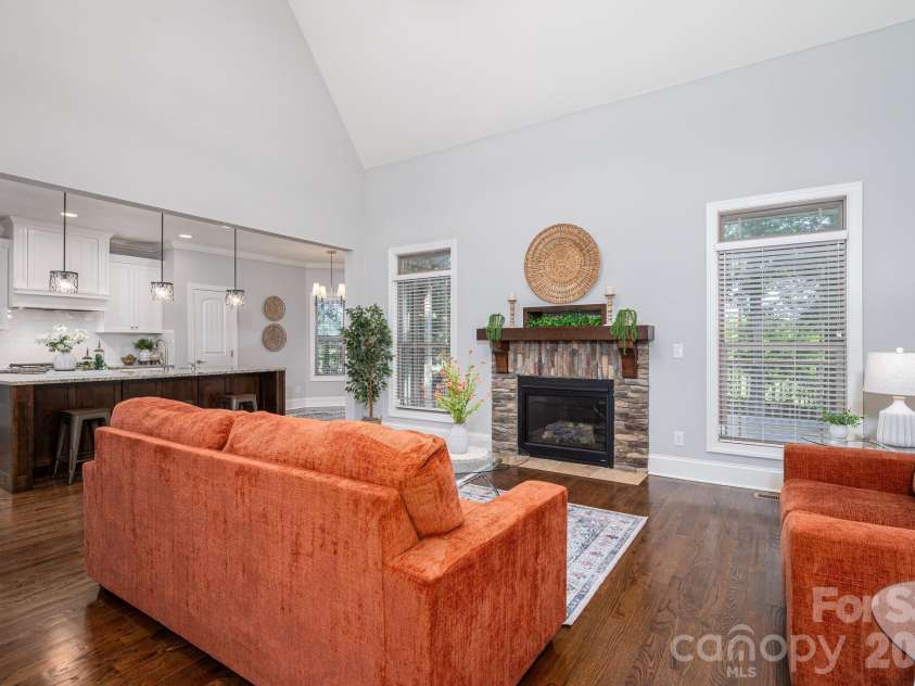 708 Players Ridge Road, Hickory, NC 28601.  MLS# CAR4405752, YatesRealty ID 39947. 
