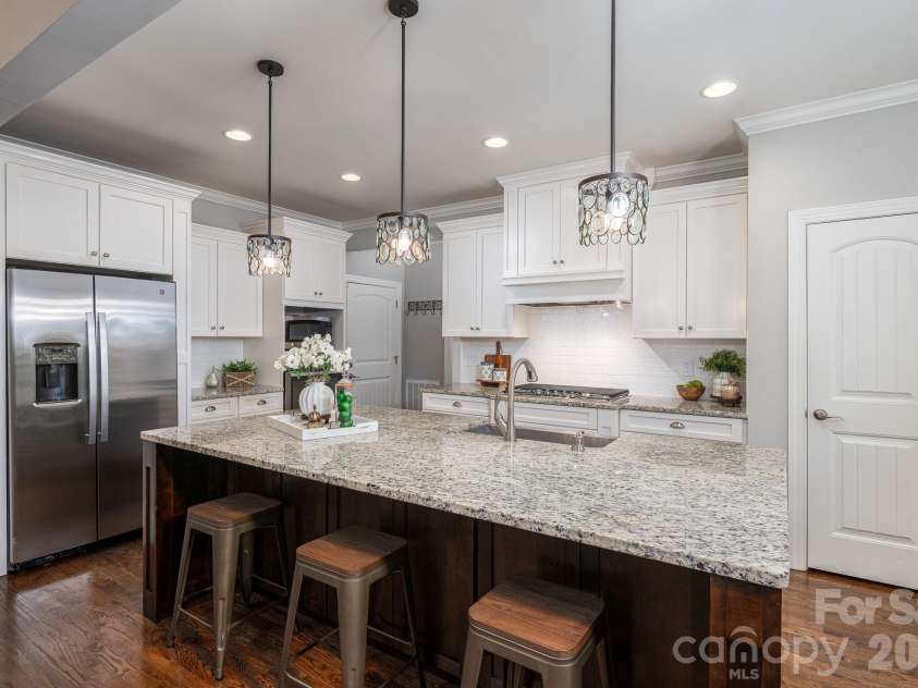 708 Players Ridge Road, Hickory, NC 28601.  MLS# CAR4405752, YatesRealty ID 39947. 
