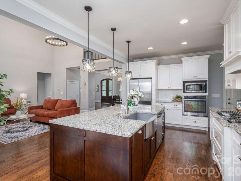 708 Players Ridge Road, Hickory, NC 28601.  MLS# CAR4405752, YatesRealty ID 39947. 