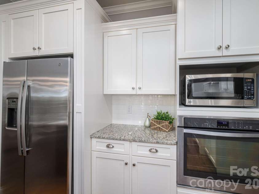 708 Players Ridge Road, Hickory, NC 28601.  MLS# CAR4405752, YatesRealty ID 39947. 