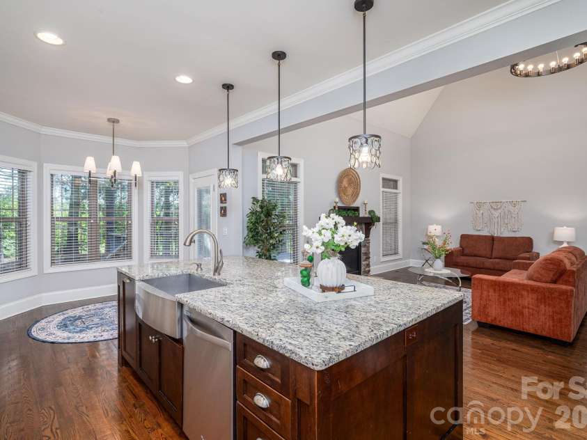 708 Players Ridge Road, Hickory, NC 28601.  MLS# CAR4405752, YatesRealty ID 39947. 